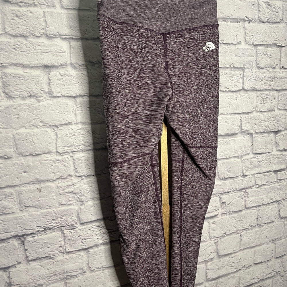 The north Face Medium High Rise BlackBerry Heather 7/8 Leggings women’s